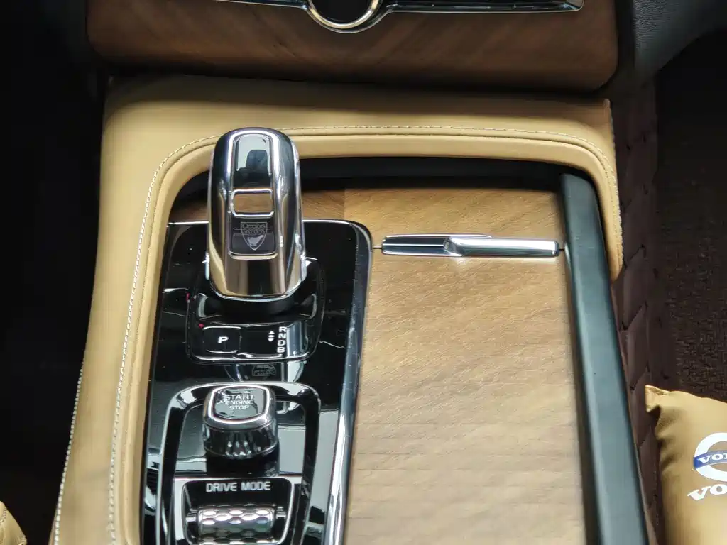 VOLVO XC90 PLUG IN HYBRID