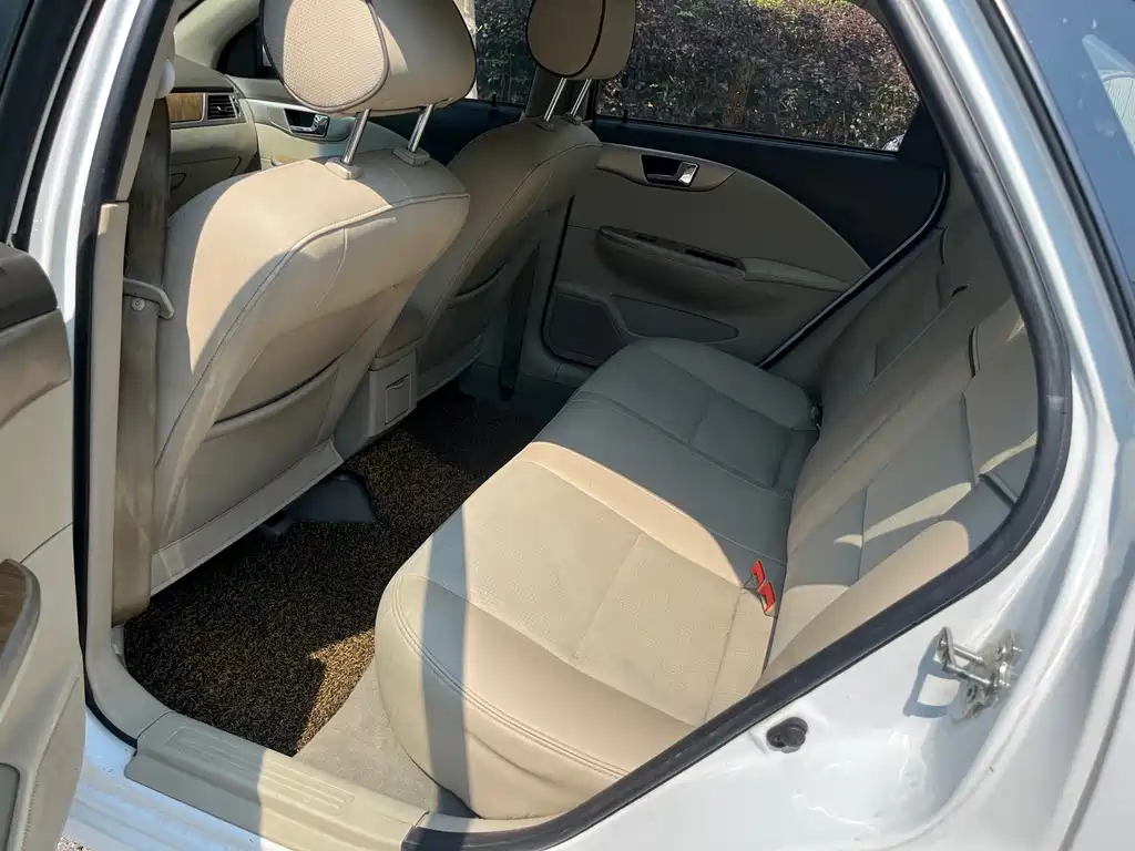 Buick Excelle — миниатюра 8