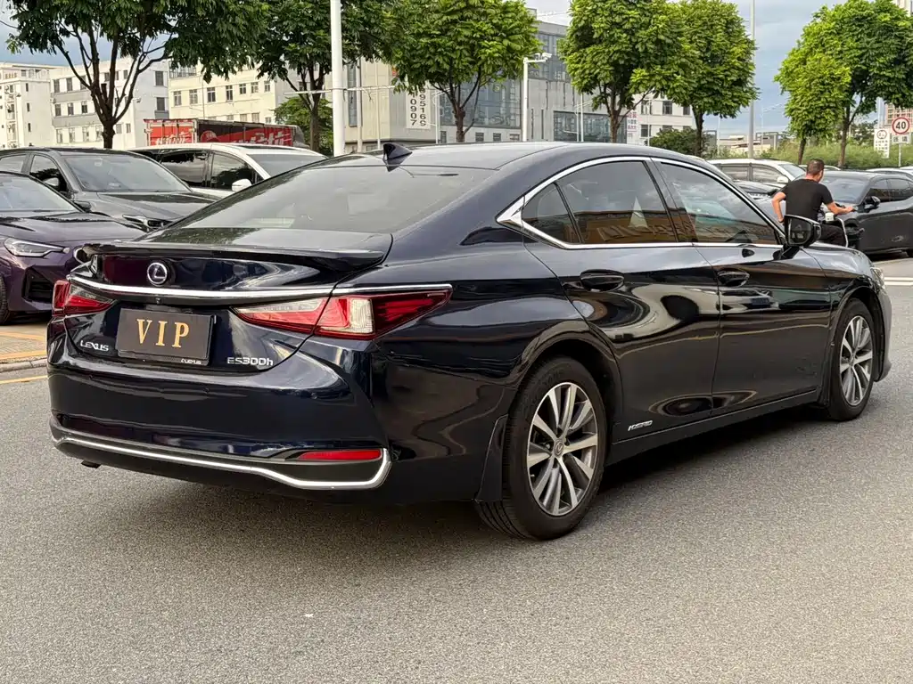Lexus ES — миниатюра 7