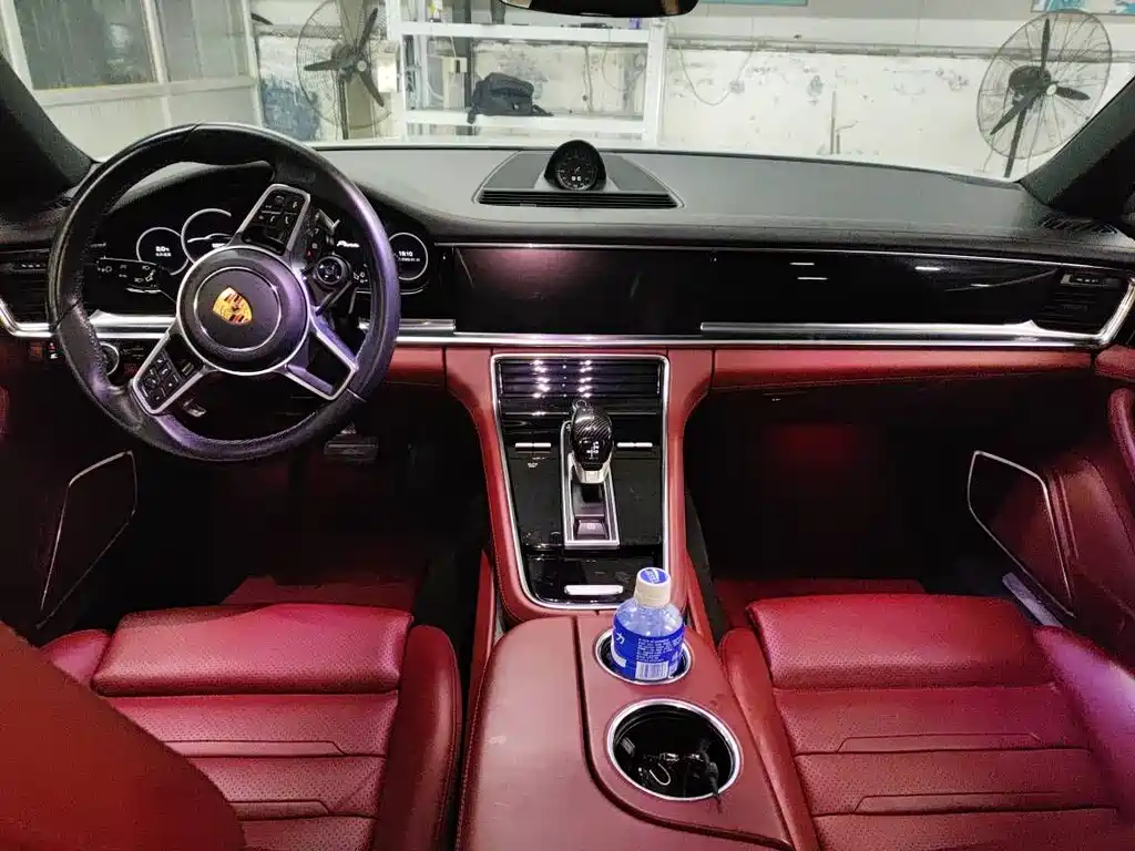 PORSCHE PANAMERA