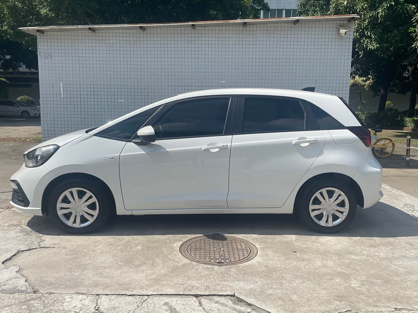 Honda Fit 1.5 л 2024 г. Белый, пробег 17000 км