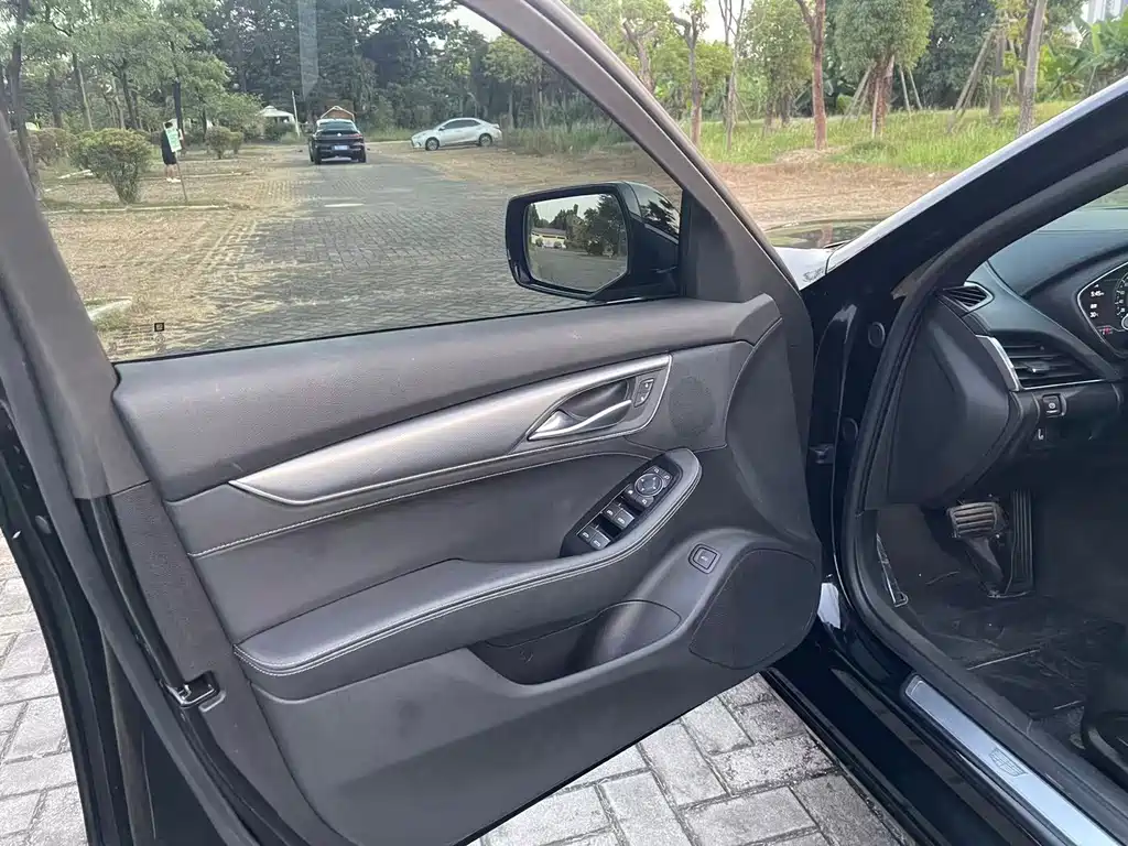 Cadillac CT5 — миниатюра 12