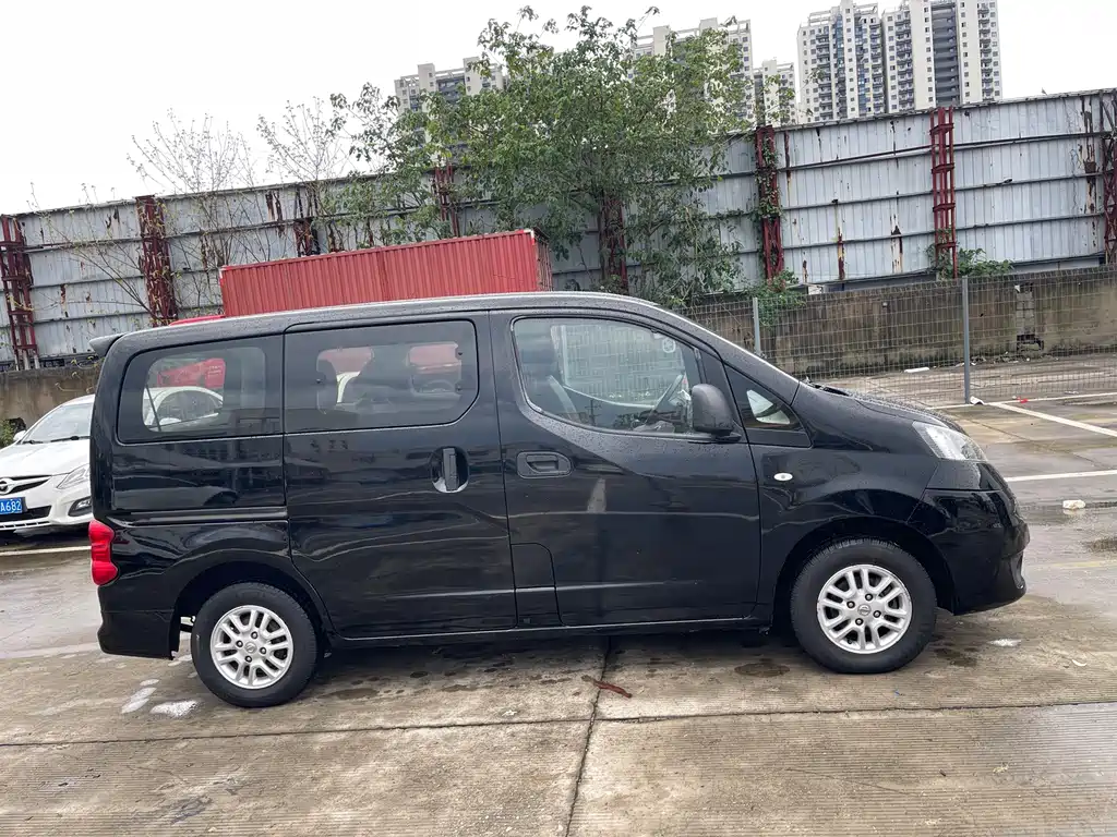 Nissan NV200 — миниатюра 4