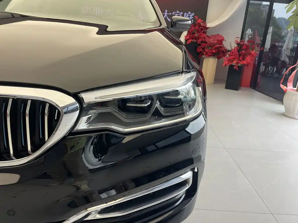 BMW 5 Series New Energy — миниатюра 8
