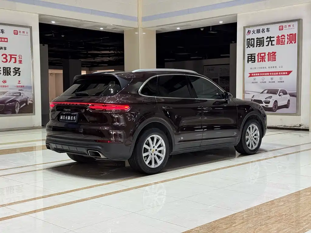 Porsche Cayenne — миниатюра 6