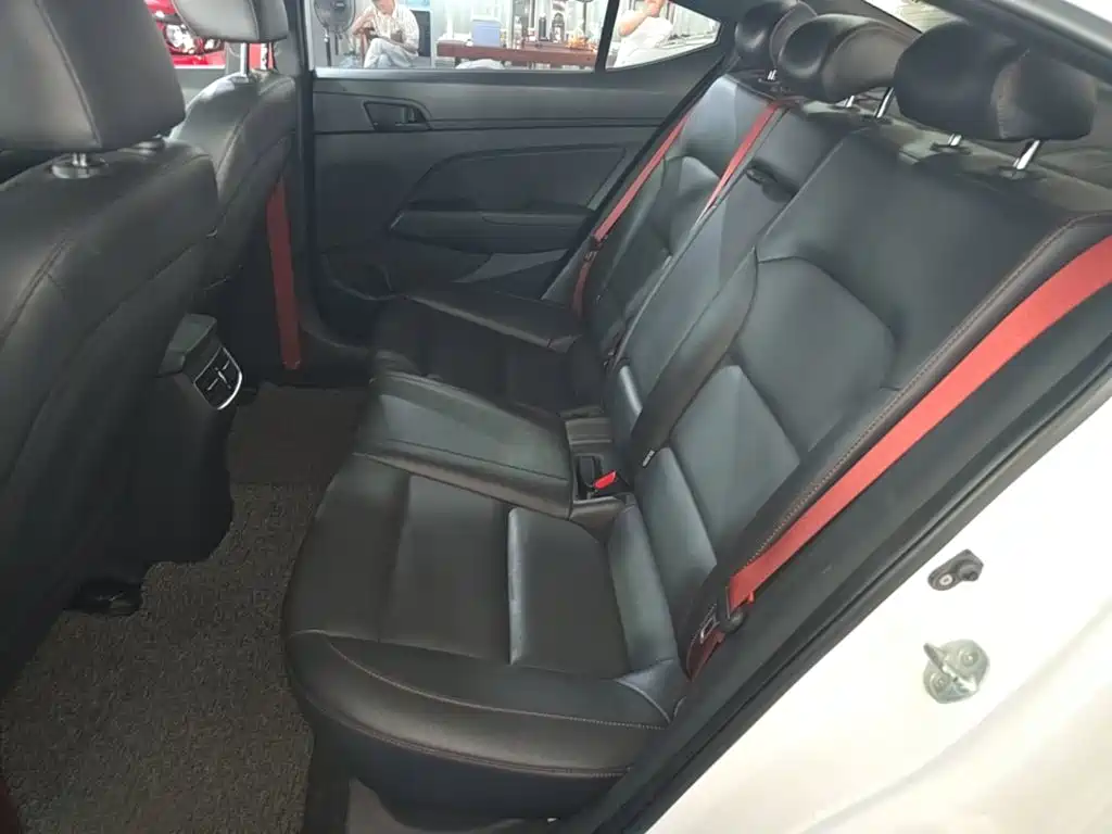 Hyundai Elantra — миниатюра 17