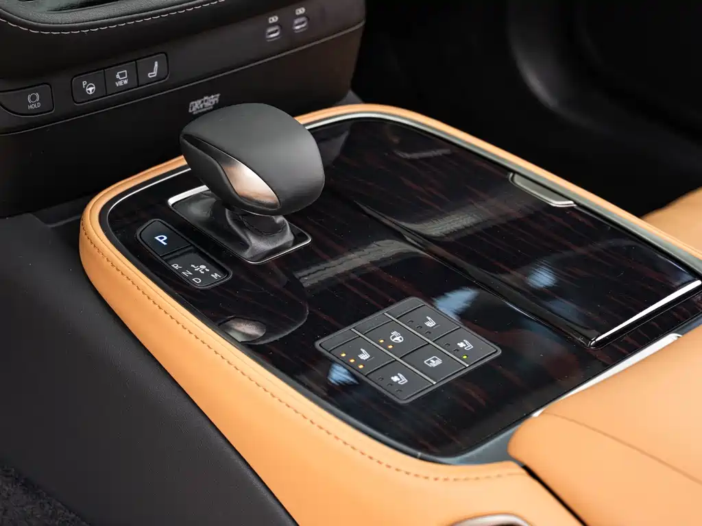 Lexus LS — миниатюра 15