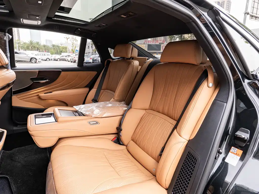 Lexus LS — миниатюра 12
