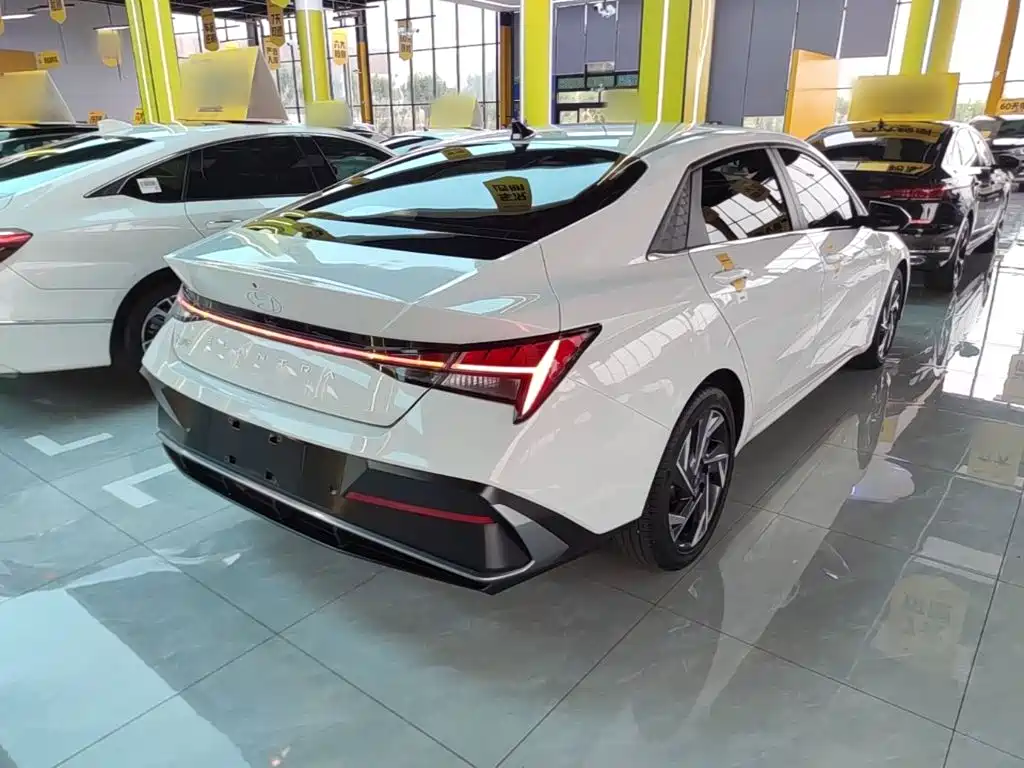 Hyundai Elantra — миниатюра 7