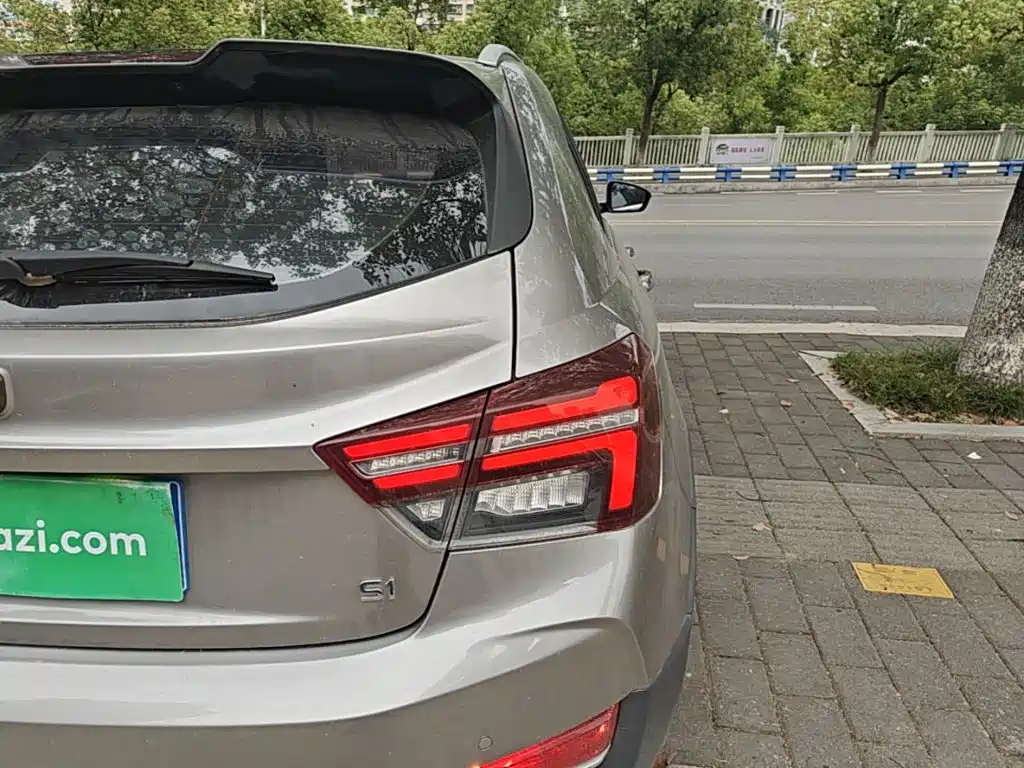 Geely Vision S1 — миниатюра 8