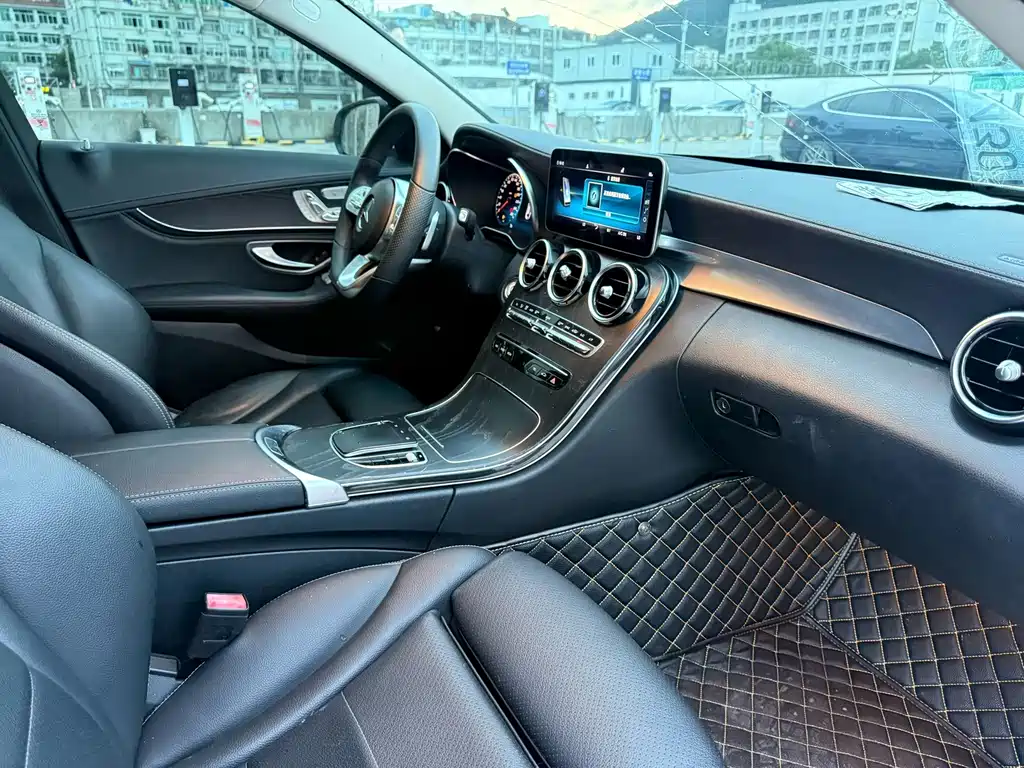 Mercedes-Benz C-Class — миниатюра 8