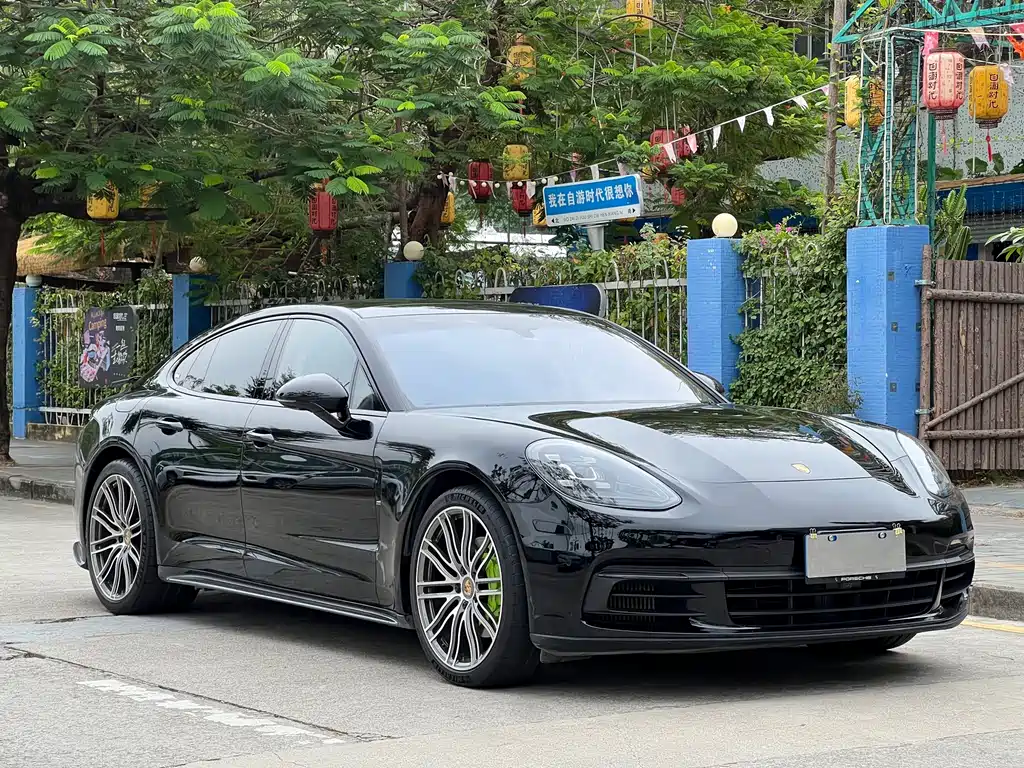 PORSCHE PANAMERA