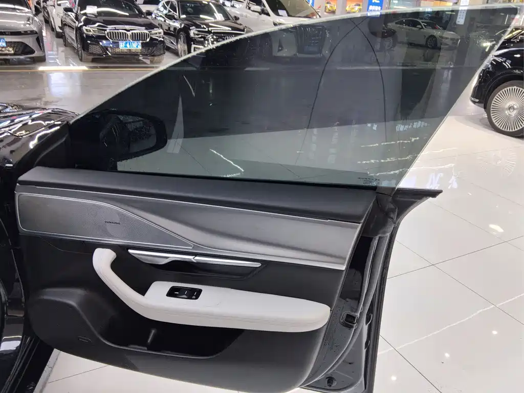 XPeng P7 — миниатюра 19