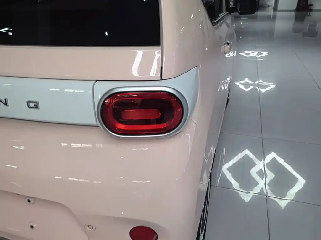 Wuling MINIEV — миниатюра 8