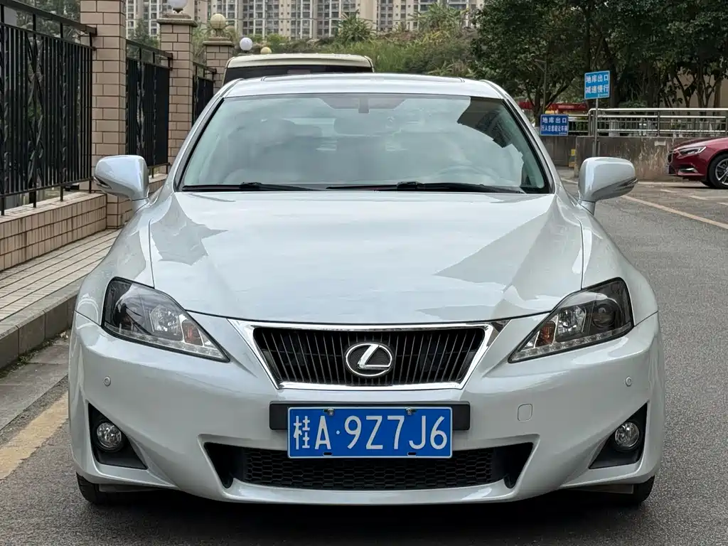 Lexus IS — миниатюра 2