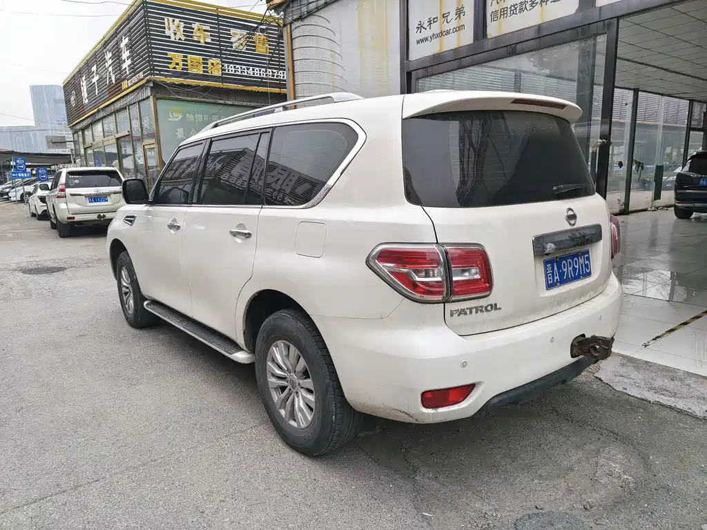 Nissan Patrol — миниатюра 3