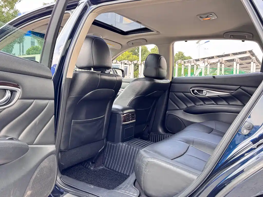 Infiniti Q70 — миниатюра 26