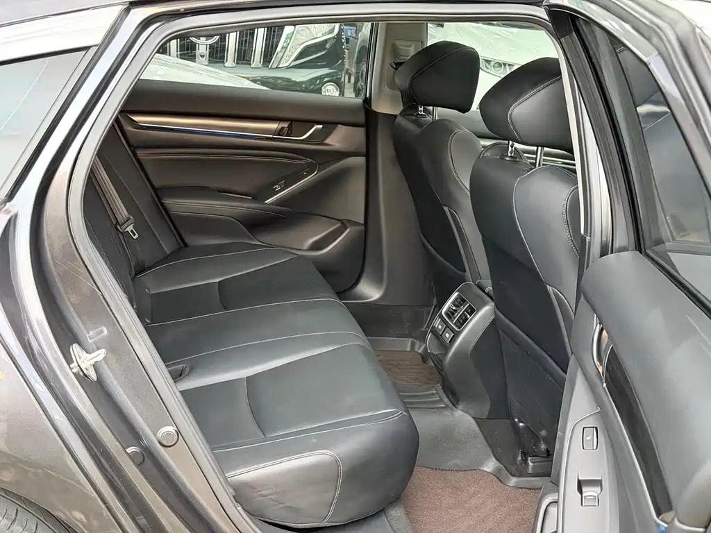 Honda Accord — миниатюра 9