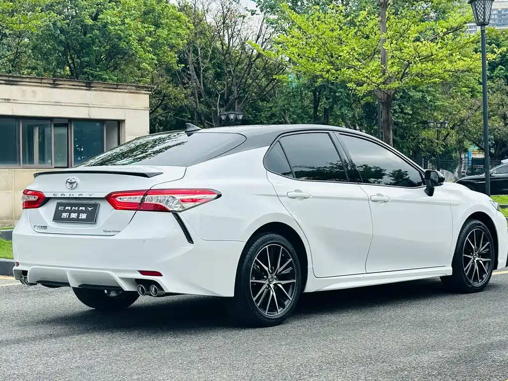 Toyota Camry — миниатюра 6