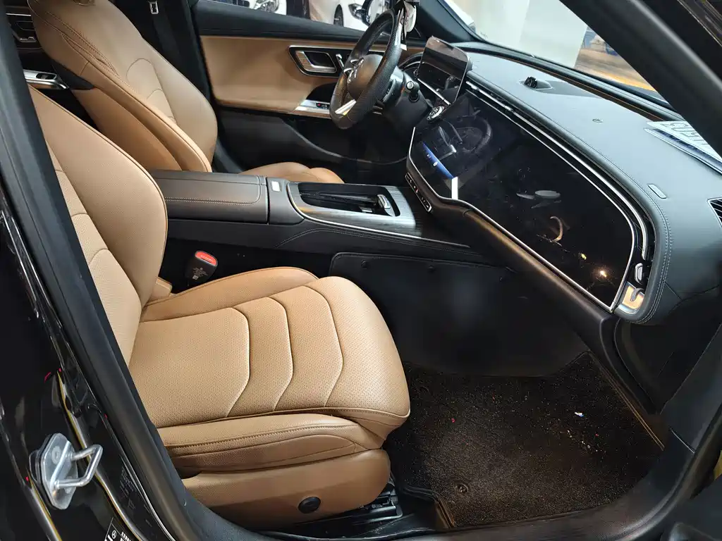 Mercedes-Benz E-Class — миниатюра 13