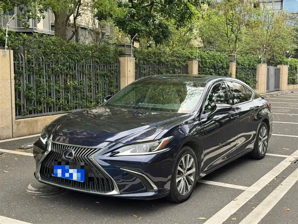 Lexus ES 2021