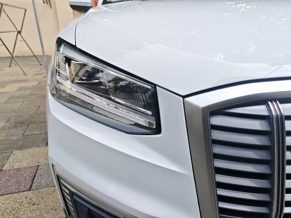 Audi Q2L e-tron — миниатюра 7