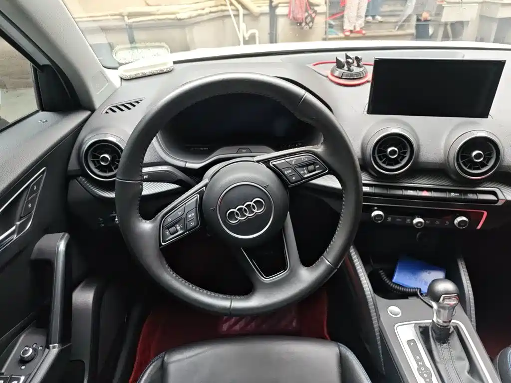 Audi Q2L e-tron — миниатюра 11