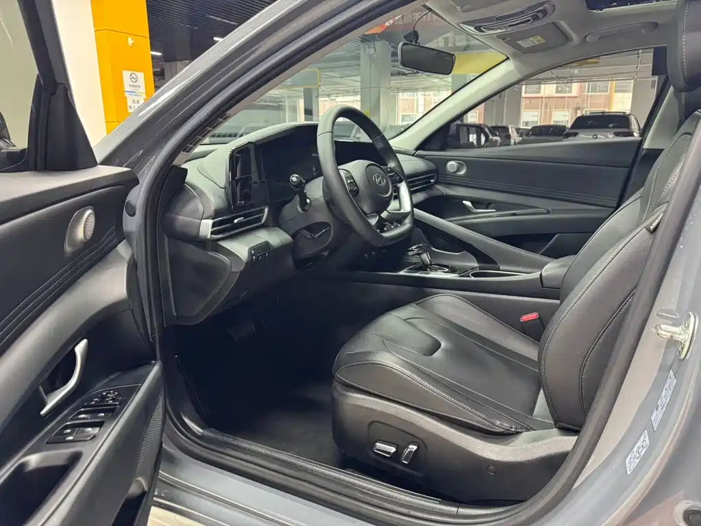 Hyundai Elantra — миниатюра 7