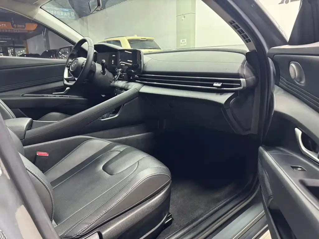 Hyundai Elantra — миниатюра 11