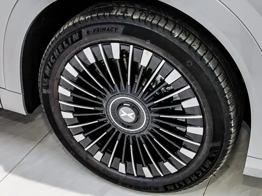 XPeng X9 — миниатюра 35