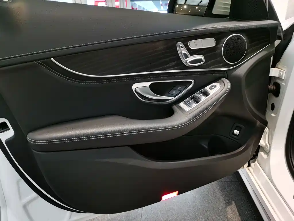 Mercedes-Benz C-Class — миниатюра 5