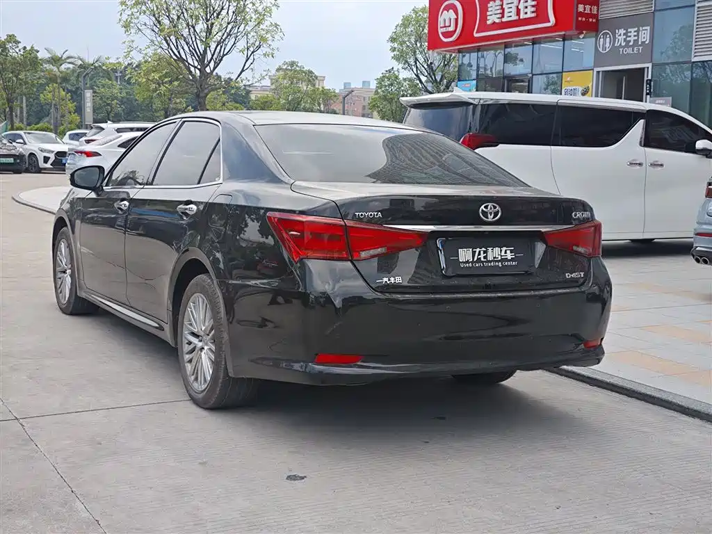 Toyota Crown — миниатюра 7