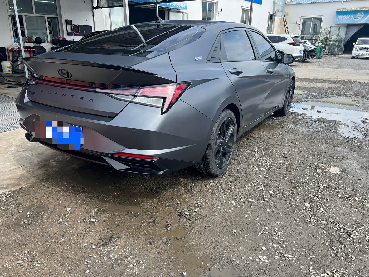 Hyundai Elantra 1.5 л 2022 г. Серебристо-серый, пробег 26000 км