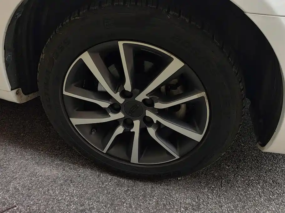 Geely Emgrand — миниатюра 6