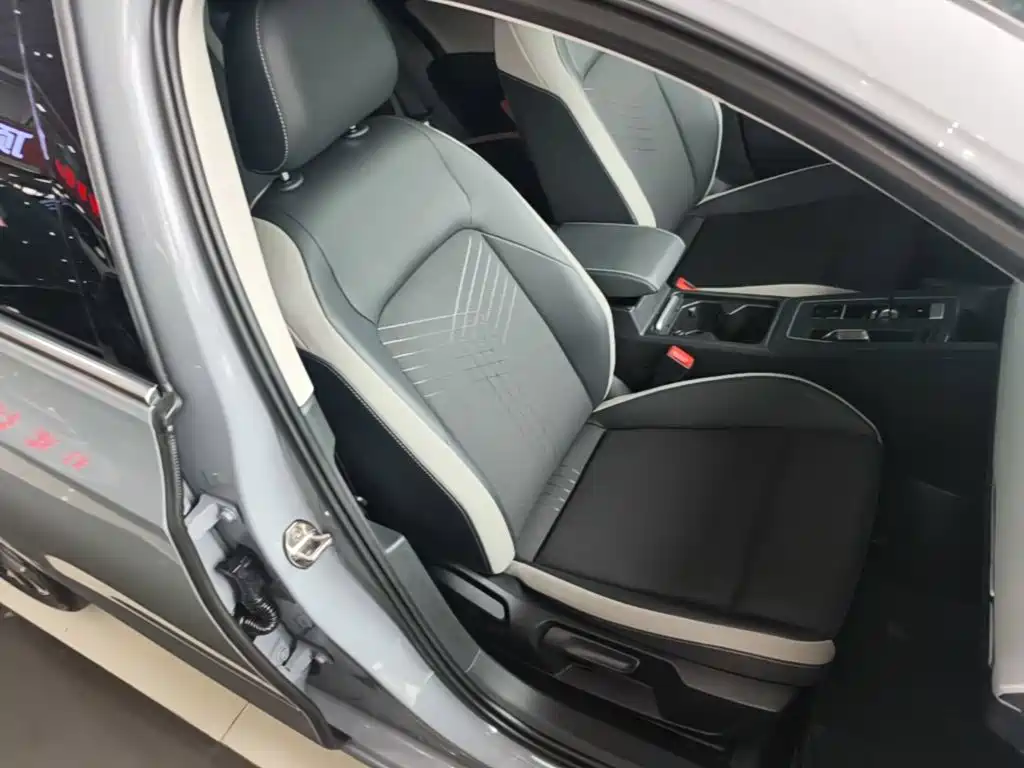 Volkswagen Golf — миниатюра 25