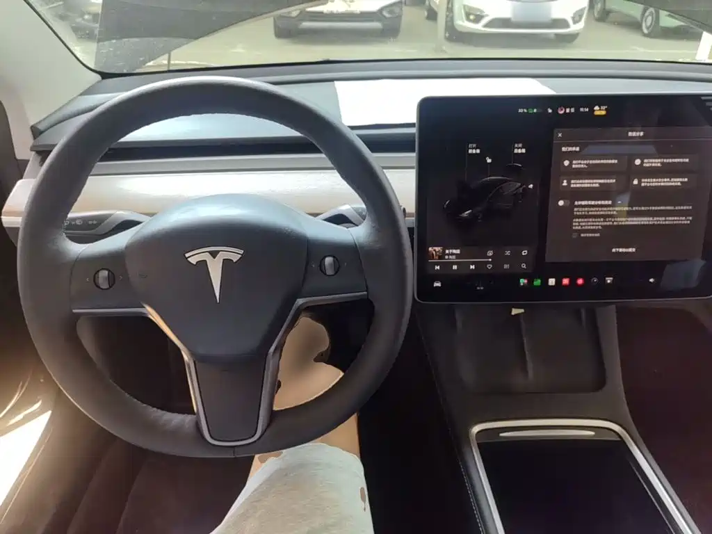 Tesla Model 3 — миниатюра 10