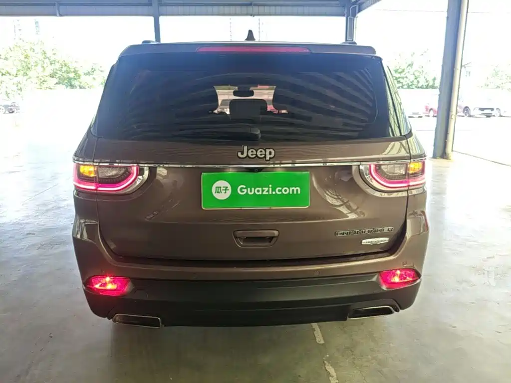 Jeep Commander — миниатюра 6