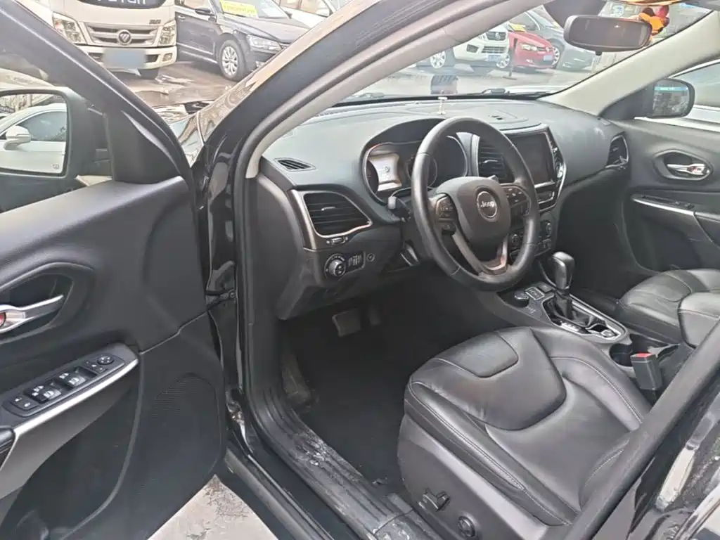 Jeep Cherokee — миниатюра 16