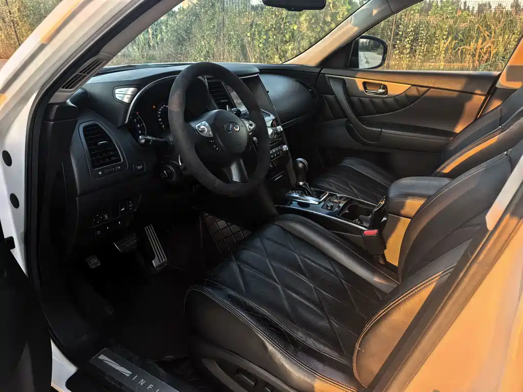 Infiniti FX — миниатюра 12