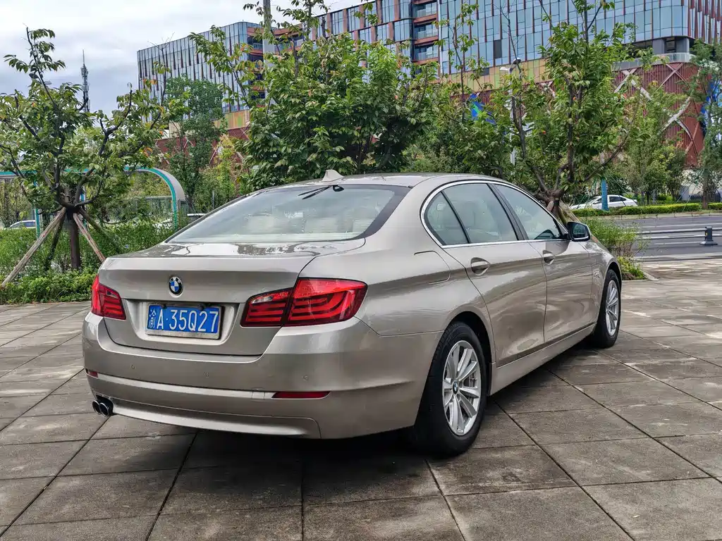 BMW 5 Series — миниатюра 6