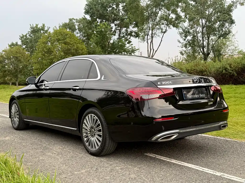 Mercedes-Benz E-Class — миниатюра 8