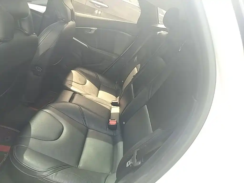 Volvo V40 — миниатюра 17