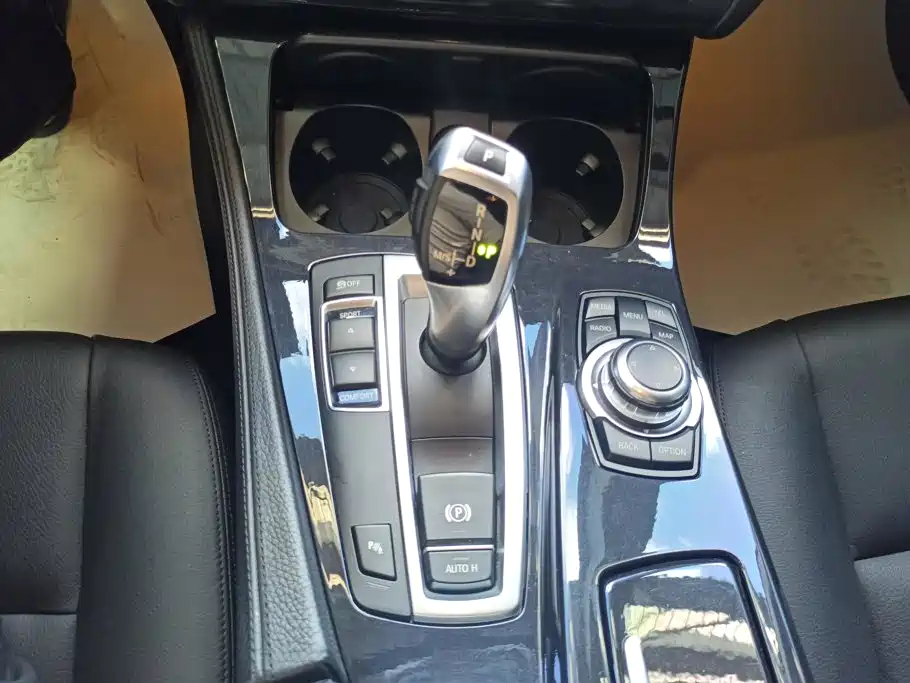 BMW 5 Series — миниатюра 16