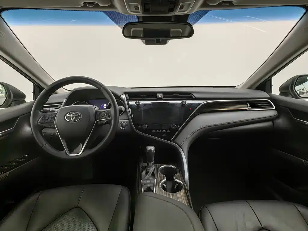 Toyota Camry — миниатюра 5