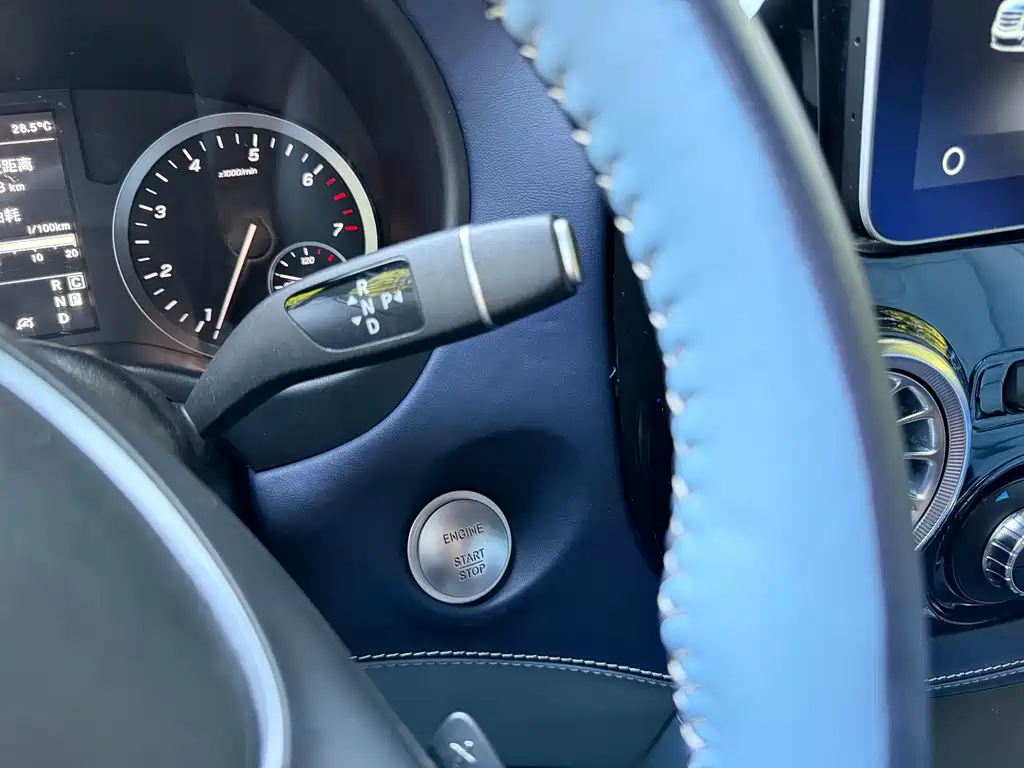 Mercedes-Benz Vito 2021 2.0T 7 мест