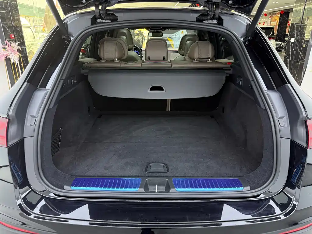 Mercedes-Benz EQE SUV — миниатюра 21