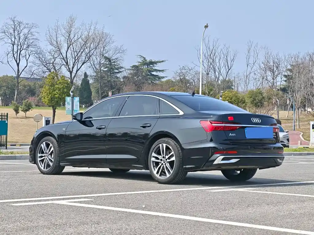 Audi A6L 2024 40 TFSI Luxury