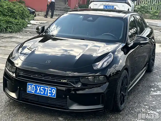 2021 Lynk & Co 03