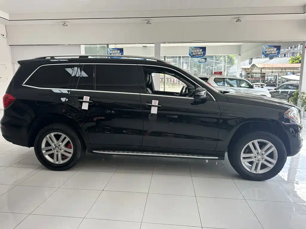 Mercedes-Benz GL-Class — миниатюра 10