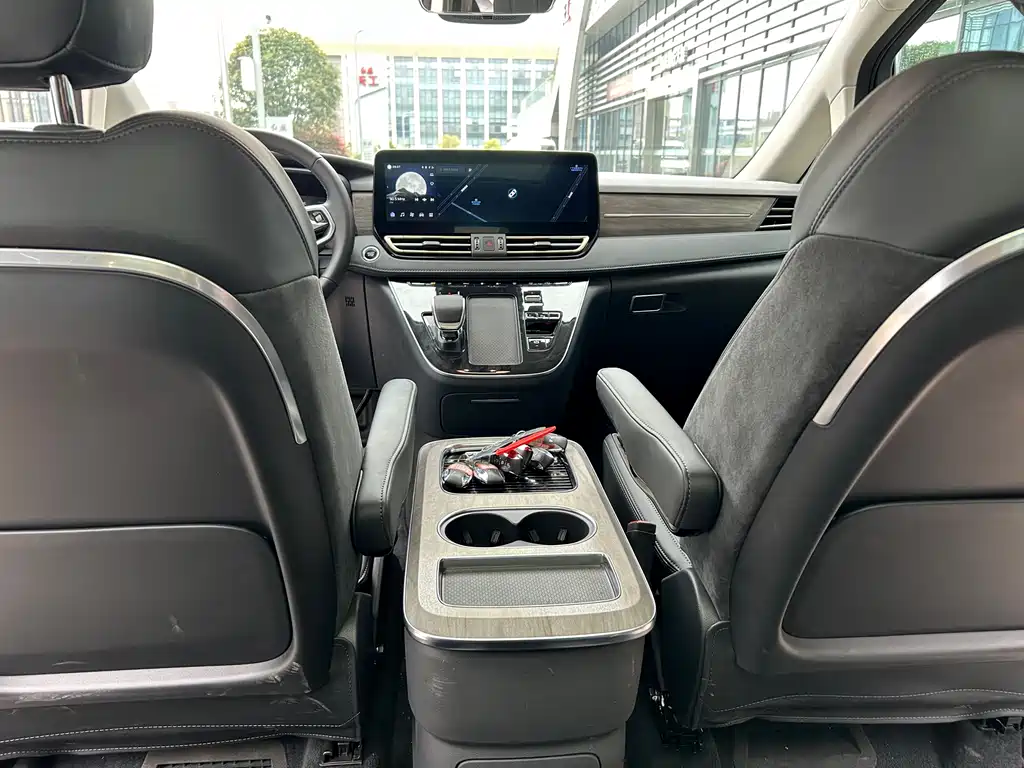 Hongqi HQ9 PHEV 2024 2.0T